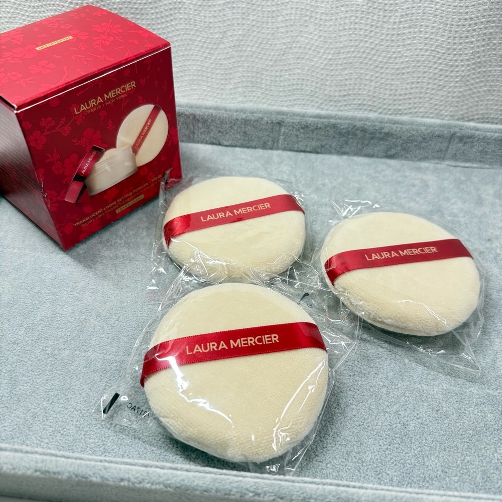 Laura Mercier setting powder Puffs